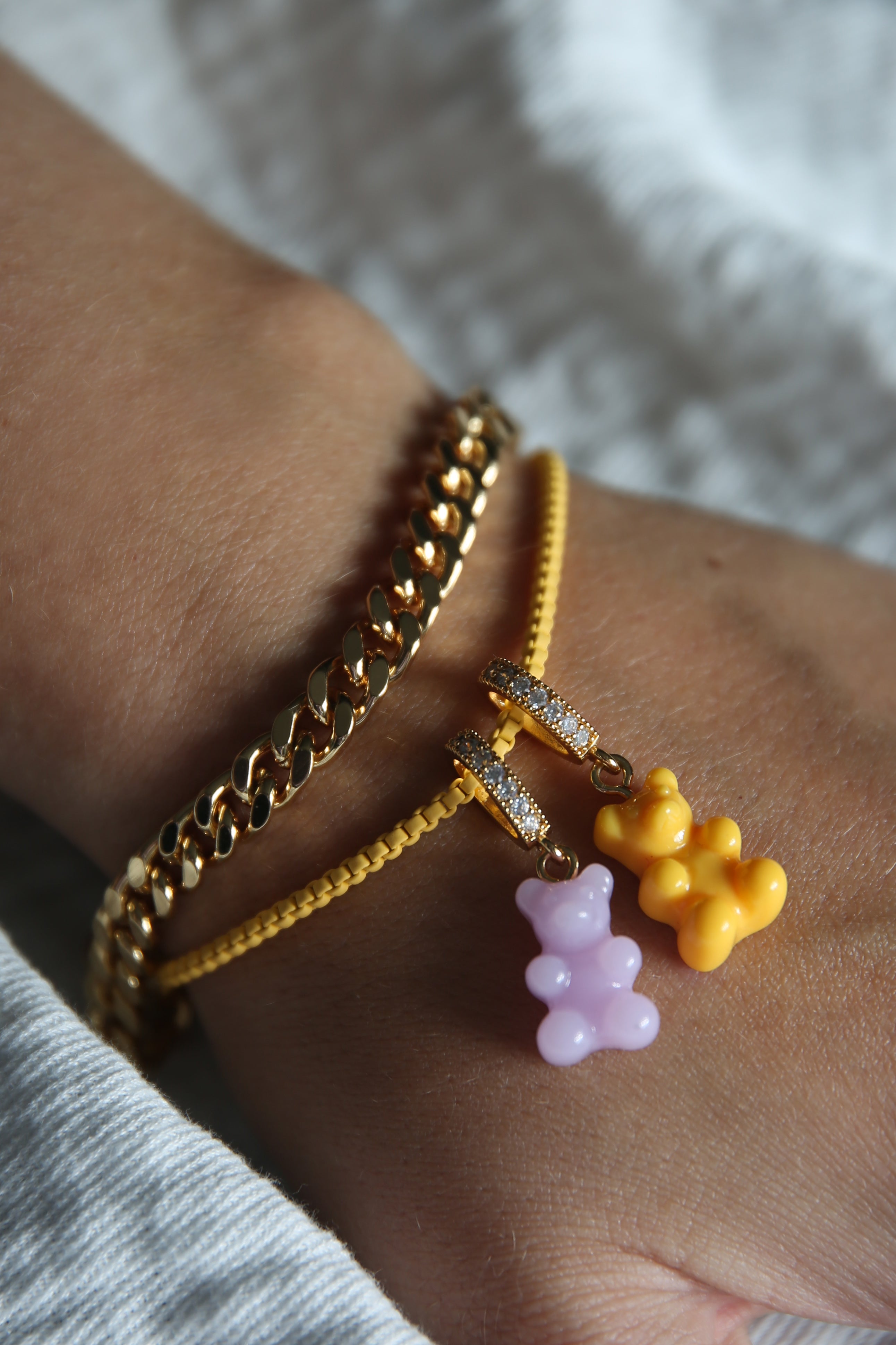 ネックレス・ペンダント CRYSTAL HAZE NOSTALGIA BEAR CLASSIC GOLD NYC TAXI YELLOW Nostalgia Bear - Pave Connector - Gold Plated - NYC Taxi